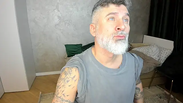 Snapshot of BlowMyXXL chatting on February 8, 2025, 8:32 pm BlowMyXXL online show from February 8, 2025, 8:32 pm