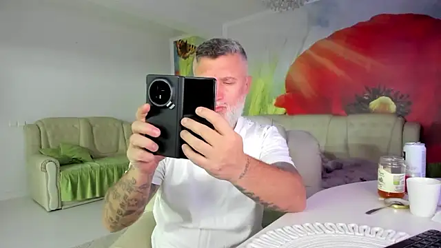 Snapshot of BlowMyXXL chatting on January 15, 2026, 8:01 pm BlowMyXXL online show from January 15, 2026, 8:01 pm