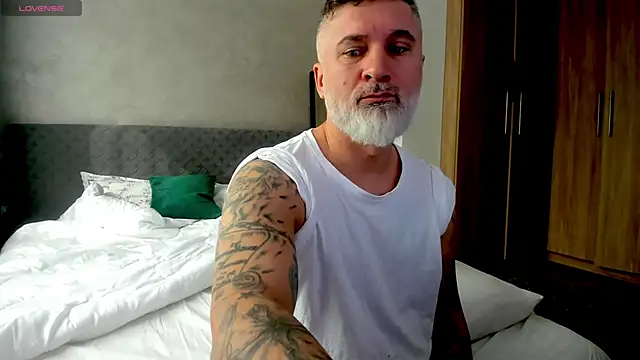 Snapshot of BlowMyXXL chatting on March 16, 2025, 8:10 am BlowMyXXL online show from March 16, 2025, 8:10 am