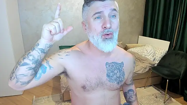 Snapshot of BlowMyXXL chatting on February 7, 2025, 7:17 pm BlowMyXXL online show from February 7, 2025, 7:17 pm