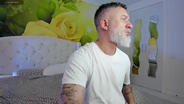 Snapshot of BlowMyXXL chatting on February 18, 2026, 9:17 am BlowMyXXL online show from February 18, 2026, 9:17 am