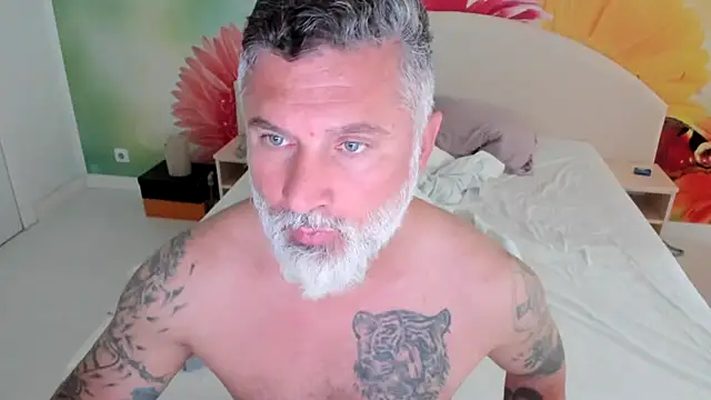 Snapshot of BlowMyXXL chatting on November 15, 2025, 12:31 pm BlowMyXXL online show from November 15, 2025, 12:31 pm