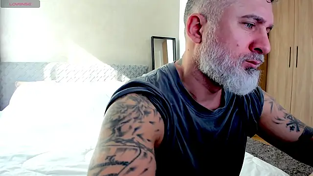 Snapshot of BlowMyXXL chatting on February 21, 2025, 8:51 am BlowMyXXL online show from February 21, 2025, 8:51 am