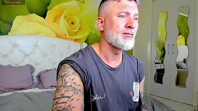 Snapshot of BlowMyXXL chatting on October 21, 2025, 7:08 am BlowMyXXL online show from October 21, 2025, 7:08 am