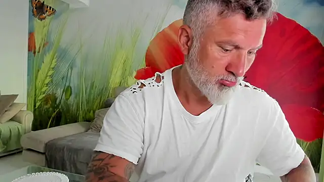 BlowMyXXL online show from May 16, 2026, 5:39 am