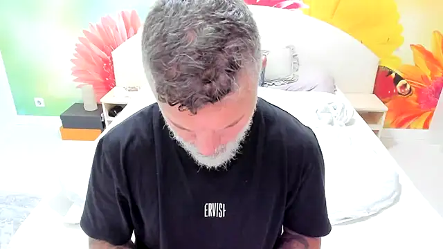 Snapshot of BlowMyXXL chatting on November 26, 2025, 5:18 am BlowMyXXL online show from November 26, 2025, 5:18 am