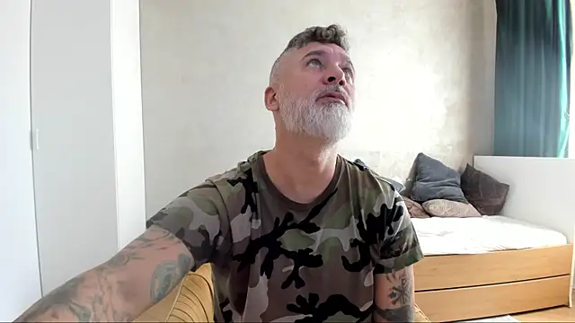 Snapshot of BlowMyXXL chatting on September 11, 2025, 8:36 am BlowMyXXL online show from September 11, 2025, 8:36 am