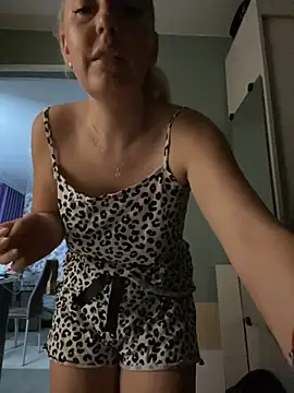 Snapshot of MerlinDave chatting on November 1, 2025, 12:50 am MerlinDave online show from November 1, 2025, 12:50 am