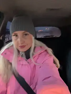 Snapshot of MerlinDave chatting on November 6, 2025, 1:20 am MerlinDave online show from November 6, 2025, 1:20 am