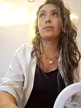 lauramcdowell1 online show from October 24, 2025, 10:42 pm