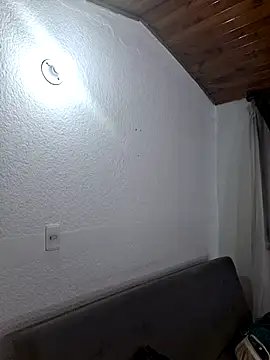 lauramcdowell1 online show from November 14, 2025, 11:41 pm