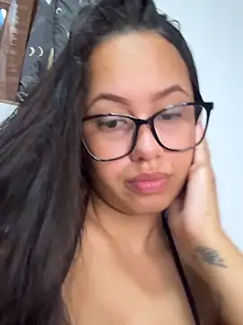 Snapshot of Monica_Pimentinha_ chatting on May 18, 2026, 12:21 pm Monica Pimentinha online show from May 18, 2026, 12:21 pm