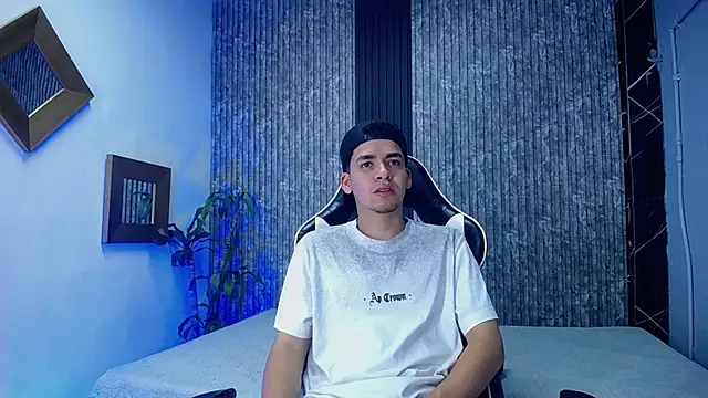 Mike 0233  online show from October 16, 2025, 4:43 am