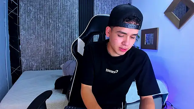 Mike 0233  online show from September 17, 2025, 4:36 am