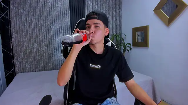 Mike 0233  online show from October 7, 2025, 4:46 am