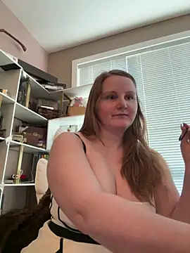 Snapshot of GingerSnap33 chatting on April 14, 2026, 1:10 am GingerSnap33 online show from April 14, 2026, 1:10 am