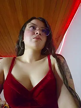 juli05star20 online show from April 15, 2026, 3:34 am