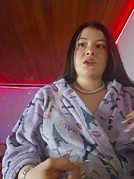 Snapshot of juli05star20 chatting on May 17, 2026, 9:15 pm juli05star20 online show from May 17, 2026, 9:15 pm