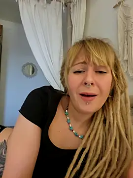 Snapshot of Jenna-Lia chatting on December 24, 2024, 8:00 am Jenna-Lia online show from December 24, 2024, 8:00 am