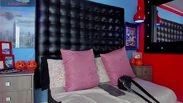 Snapshot of CloeRodriguez chatting on October 25, 2025, 8:09 pm CloeRodriguez online show from October 25, 2025, 8:09 pm