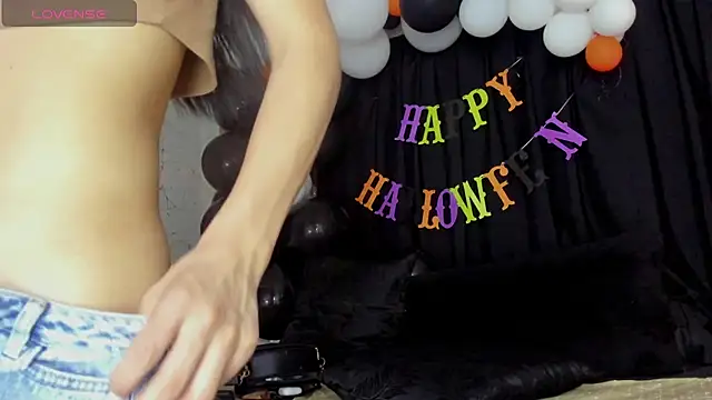 Snapshot of CloeRodriguez chatting on November 3, 2025, 2:17 am CloeRodriguez online show from November 3, 2025, 2:17 am