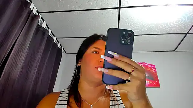 Snapshot of aleziiacam chatting on September 16, 2025, 5:19 am aleziiacam online show from September 16, 2025, 5:19 am