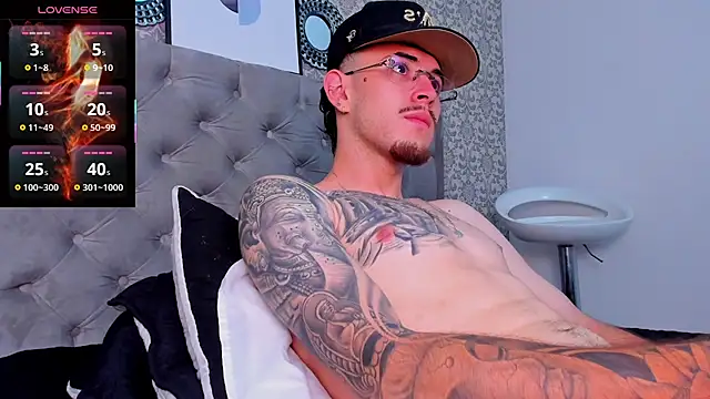 Snapshot of CodyWalkerR chatting on November 29, 2025, 5:24 pm CodyWalkerR online show from November 29, 2025, 5:24 pm