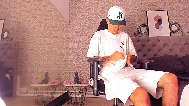 Snapshot of CodyWalkerR chatting on December 22, 2025, 5:13 pm CodyWalkerR online show from December 22, 2025, 5:13 pm