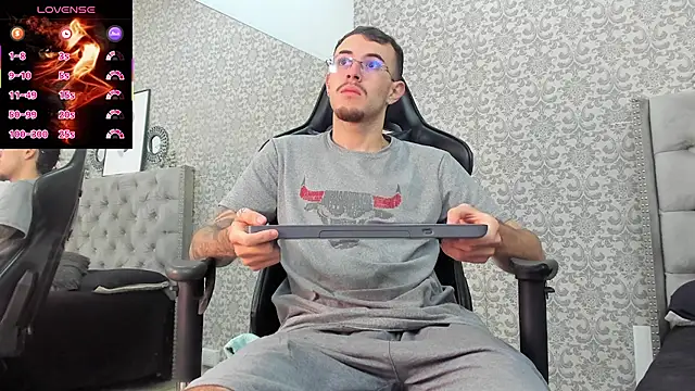 Snapshot of CodyWalkerR chatting on November 5, 2025, 5:27 pm CodyWalkerR online show from November 5, 2025, 5:27 pm