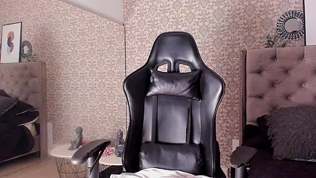 Snapshot of CodyWalkerR chatting on December 18, 2025, 5:17 pm CodyWalkerR online show from December 18, 2025, 5:17 pm