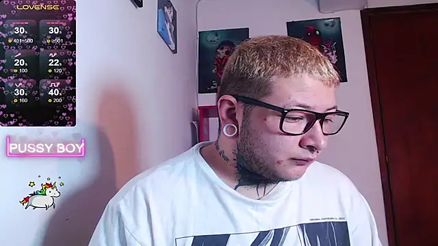 Snapshot of princeFtm chatting on February 6, 2025, 4:25 pm princeFtm online show from February 6, 2025, 4:25 pm