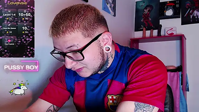 Snapshot of princeFtm chatting on February 9, 2025, 3:23 pm princeFtm online show from February 9, 2025, 3:23 pm