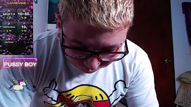 Snapshot of princeFtm chatting on February 8, 2025, 11:55 pm princeFtm online show from February 8, 2025, 11:55 pm