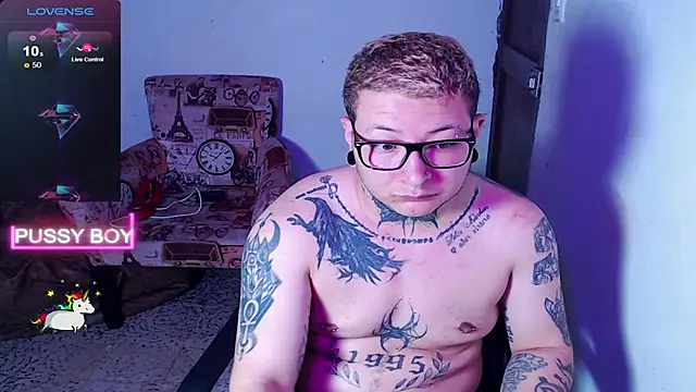 Snapshot of princeFtm chatting on February 22, 2025, 9:15 pm princeFtm online show from February 22, 2025, 9:15 pm