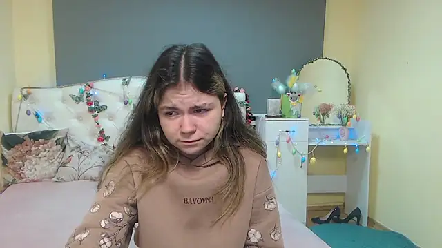 TinaRedly online show from April 11, 2026, 5:37 am