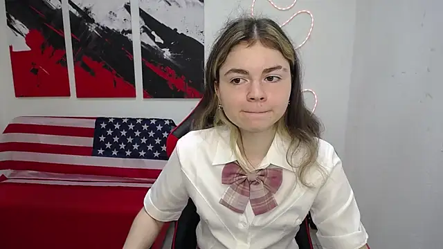 Snapshot of TinaRedly chatting on July 4, 2026, 5:17 pm TinaRedly online show from July 4, 2026, 5:17 pm