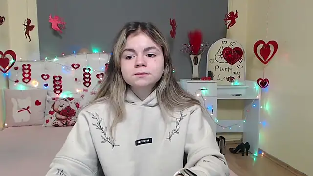 TinaRedly online show from February 1, 2026, 6:28 pm