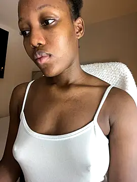 kellya  online show from October 3, 2025, 11:50 pm