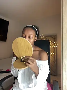 kellya  online show from September 21, 2025, 10:37 pm