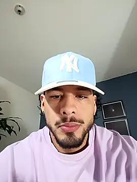 Snapshot of SilvaBranko chatting on November 17, 2025, 1:31 am SilvaBranko online show from November 17, 2025, 1:31 am