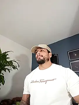 Snapshot of SilvaBranko chatting on November 12, 2025, 10:35 pm SilvaBranko online show from November 12, 2025, 10:35 pm