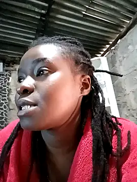 Snapshot of lauraporsi chatting on February 17, 2025, 5:47 am lauraporsi online show from February 17, 2025, 5:47 am