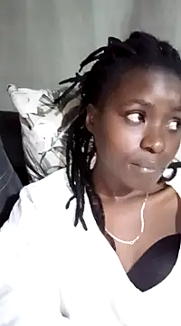 Snapshot of lauraporsi chatting on February 18, 2025, 10:05 am lauraporsi online show from February 18, 2025, 10:05 am