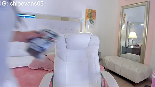 Snapshot of Chloe_evans__ chatting on November 28, 2025, 11:32 am Chloe evans online show from November 28, 2025, 11:32 am