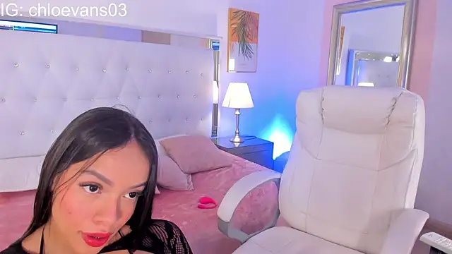 Snapshot of Chloe_evans__ chatting on November 26, 2025, 12:05 pm Chloe evans online show from November 26, 2025, 12:05 pm