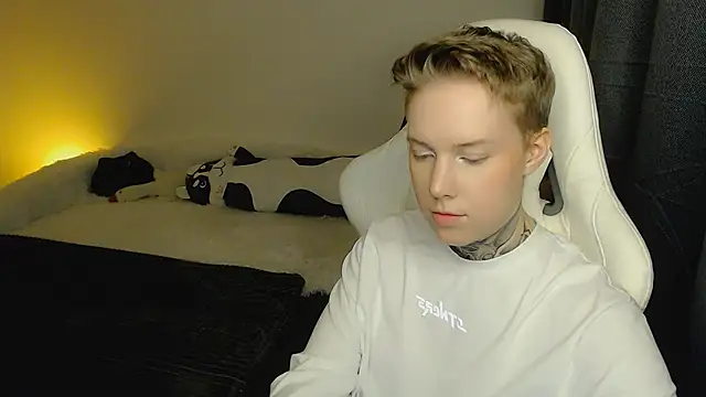 Snapshot of soulinacage chatting on March 14, 2025, 8:38 pm soulinacage online show from March 14, 2025, 8:38 pm