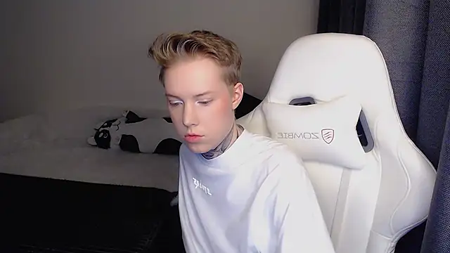 Snapshot of soulinacage chatting on March 14, 2025, 5:35 pm soulinacage online show from March 14, 2025, 5:35 pm