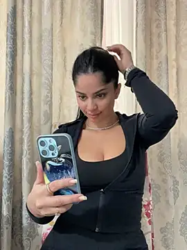 Snapshot of _adelle chatting on February 19, 2026, 11:51 am adelle online show from February 19, 2026, 11:51 am