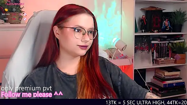 Snapshot of me__hanna chatting on November 18, 2025, 10:24 pm me hanna online show from November 18, 2025, 10:24 pm