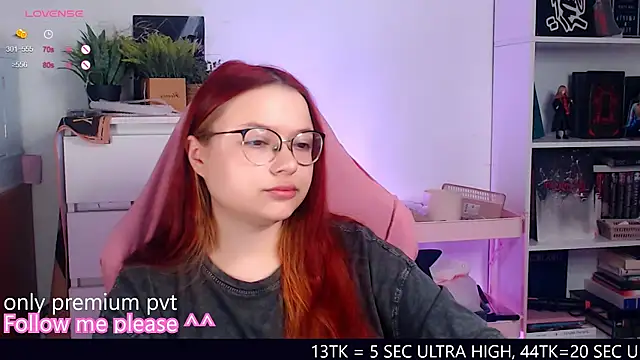 Snapshot of me__hanna chatting on November 11, 2025, 10:15 pm me hanna online show from November 11, 2025, 10:15 pm